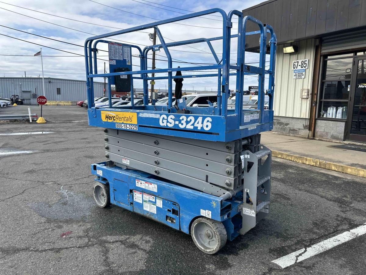 2017 Genie GS-3246