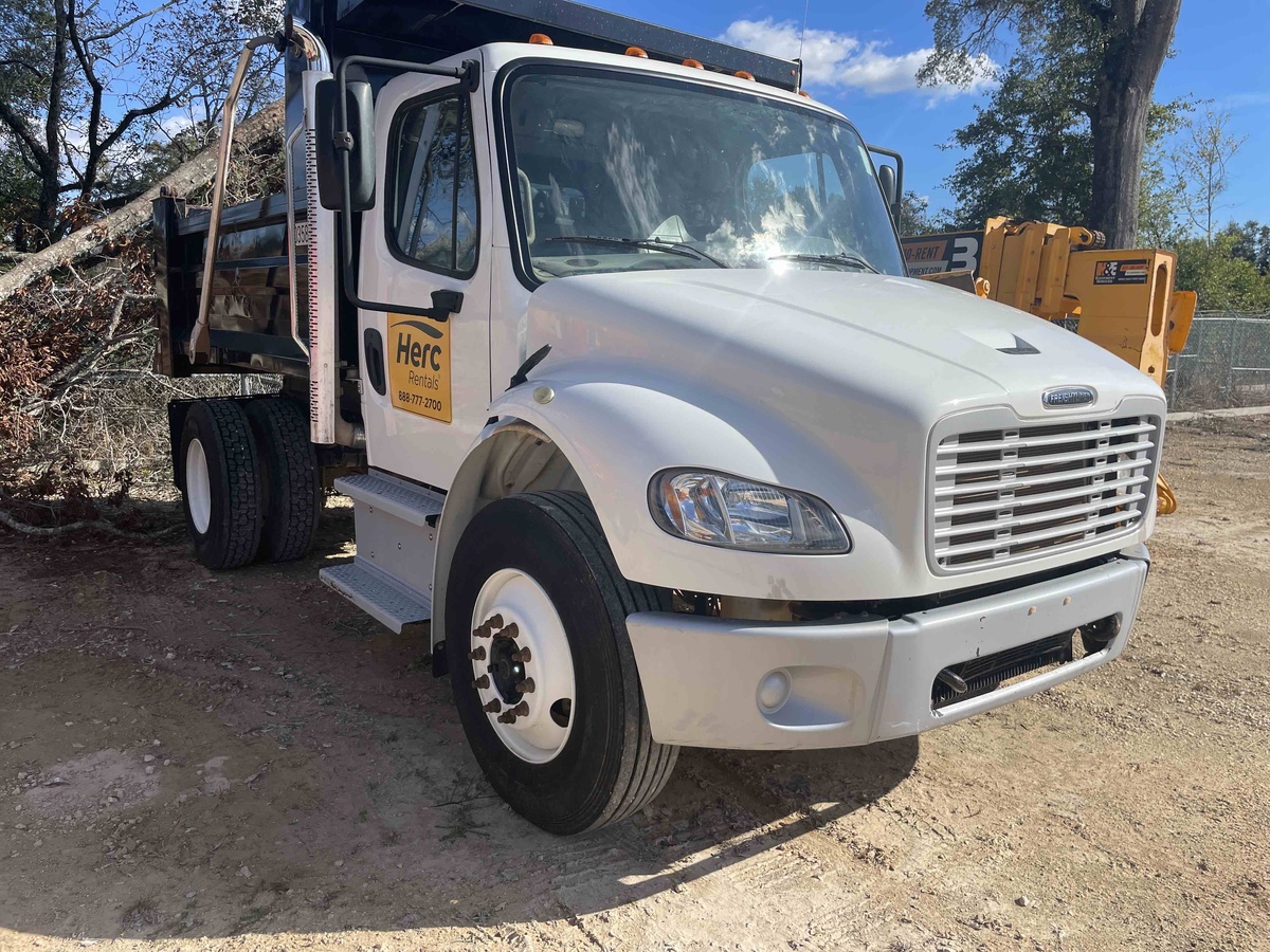 2021 Freightliner M2106-2