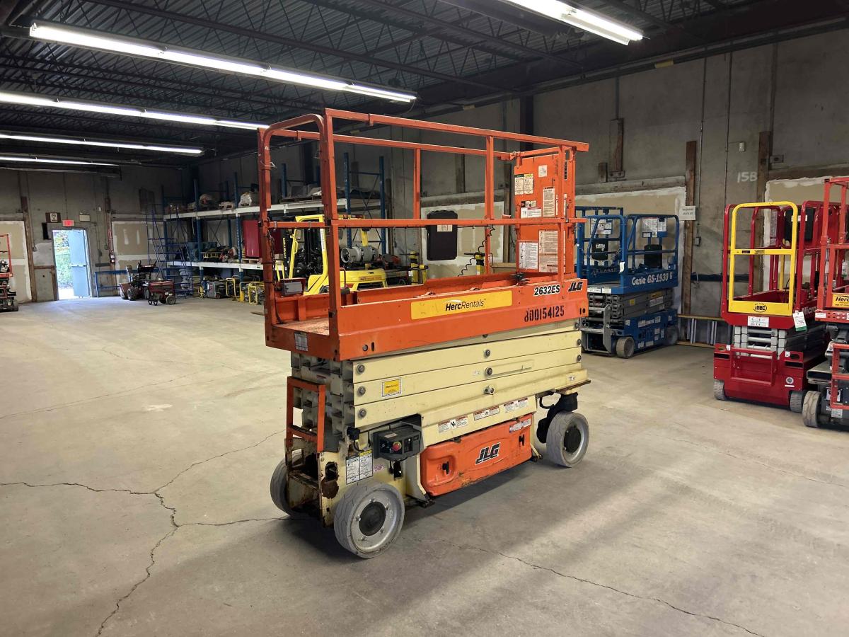 2017 JLG 2632ES-3