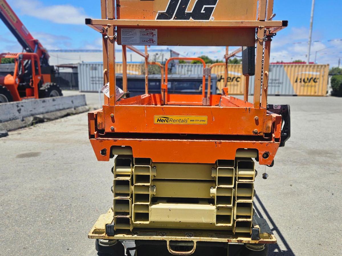 2017 JLG 2646ES-3