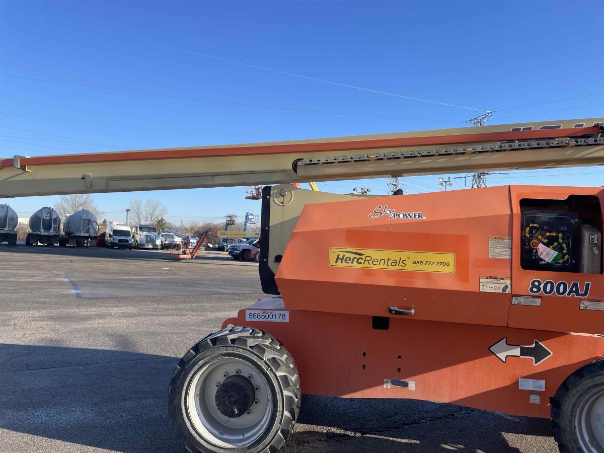 2018 JLG 800AJ