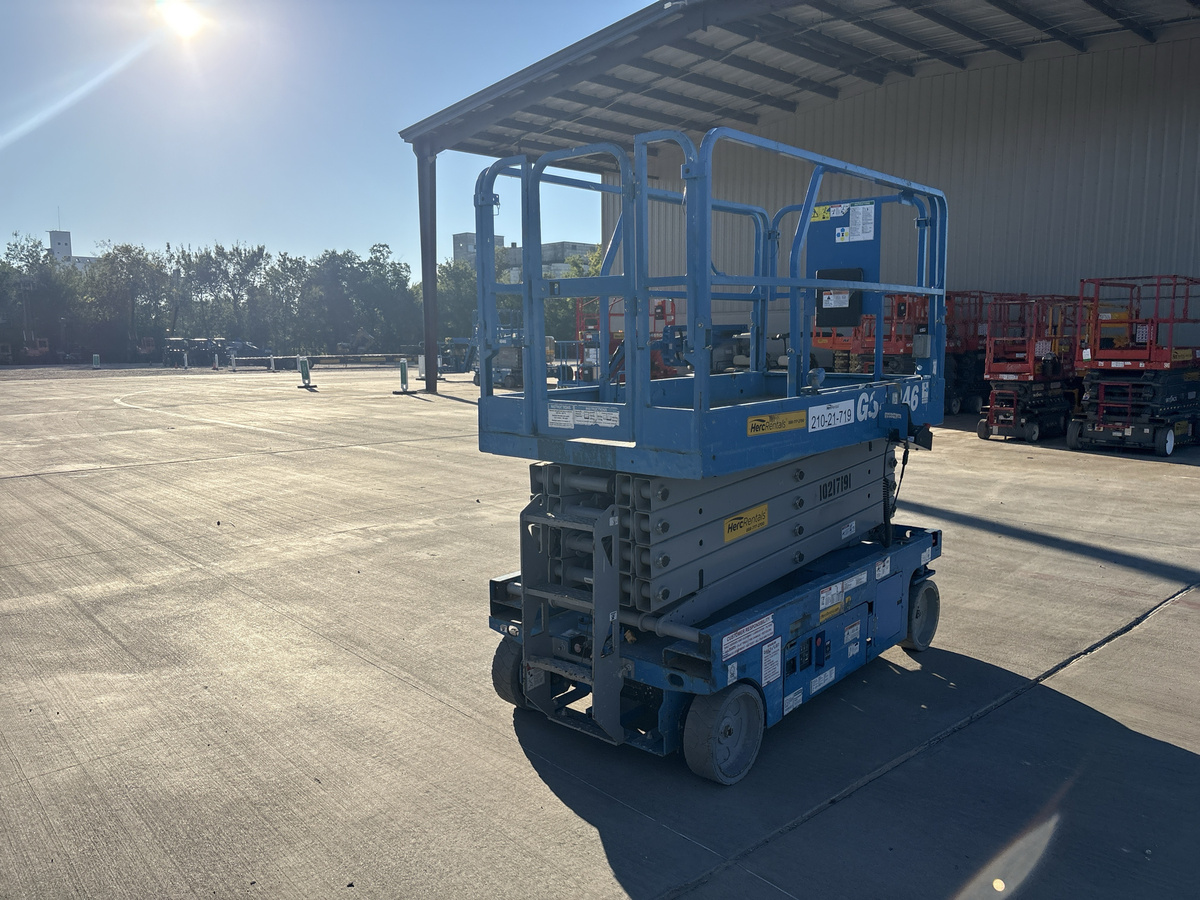 2017 Genie GS-3246-4