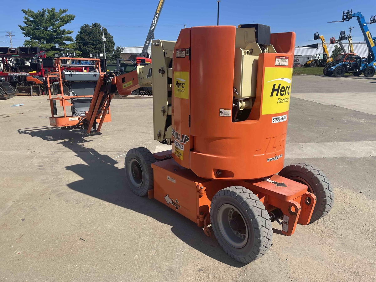 2017 JLG E300AJP-2