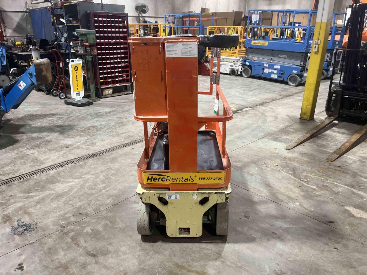 2014 JLG 1230ES