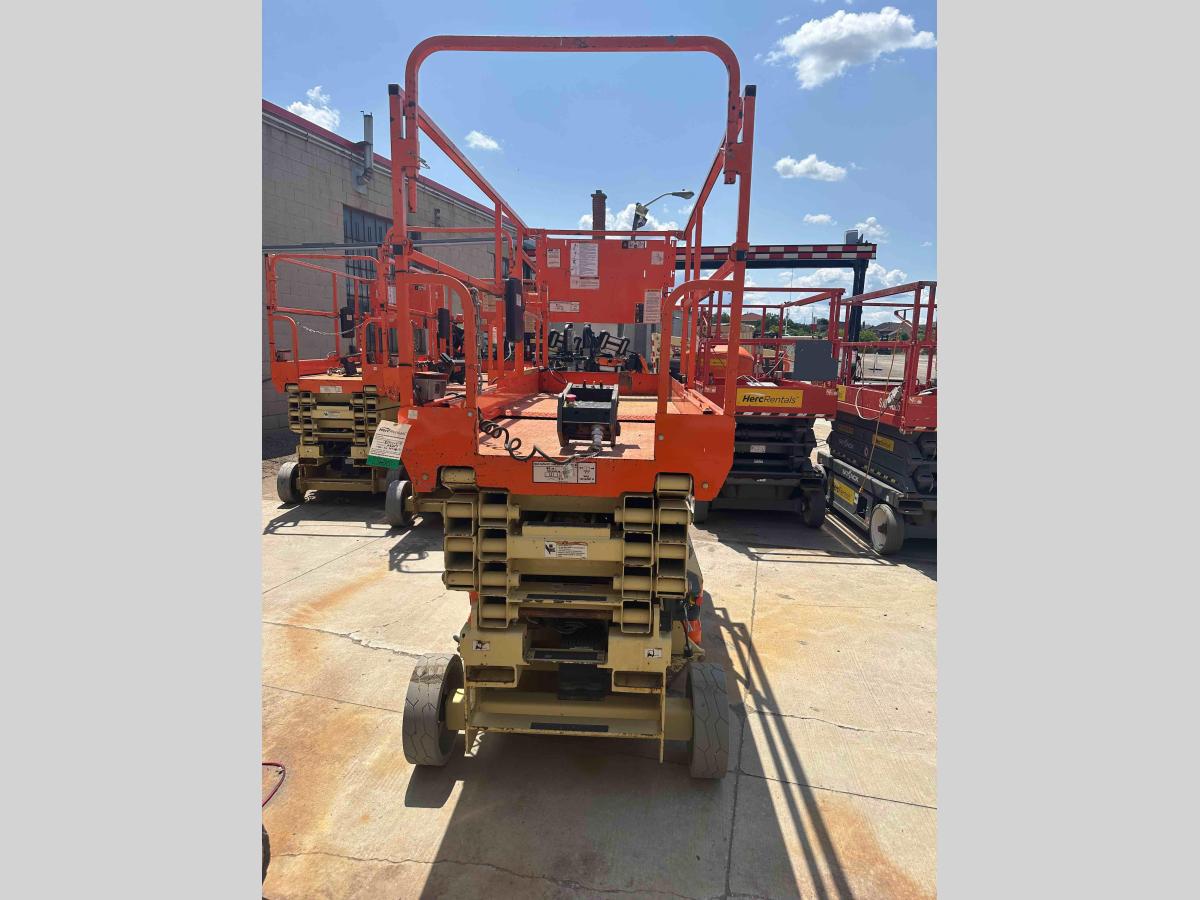 2017 JLG 2646ES