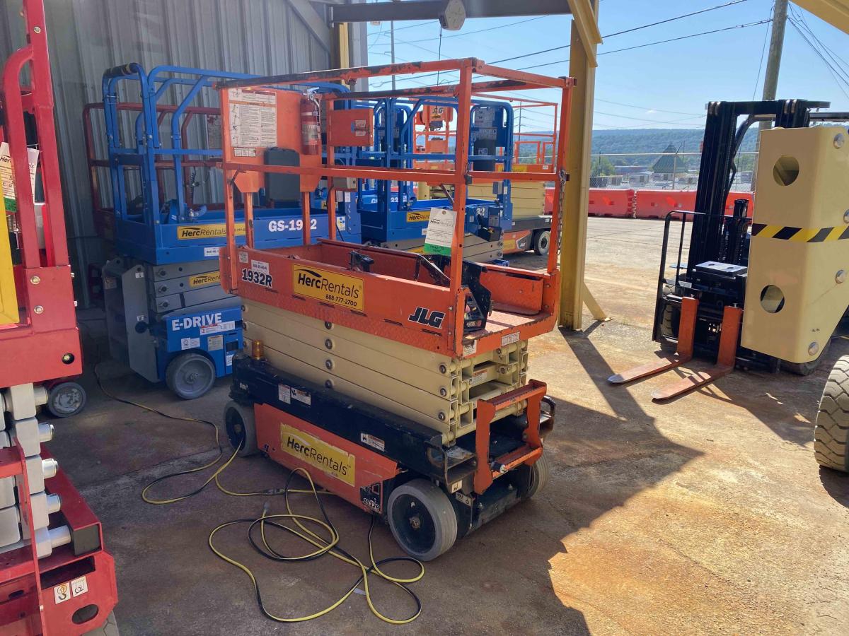 2018 JLG 1932R