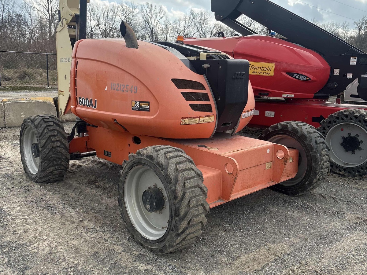 2017 JLG 600AJ-4
