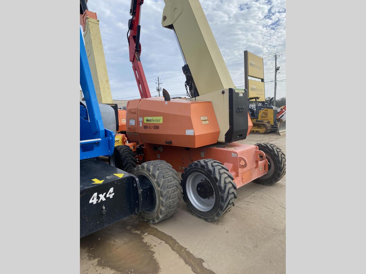 2015 JLG 800AJ