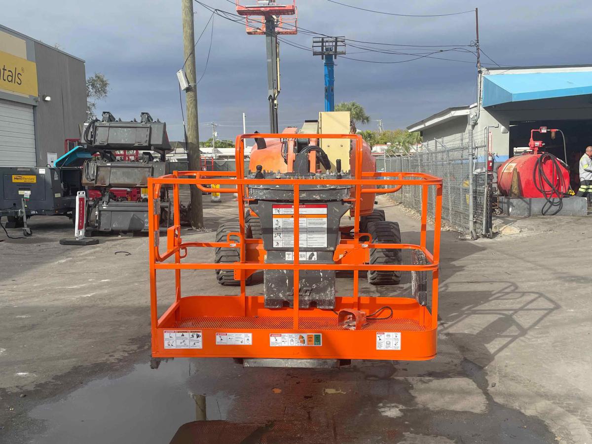 2017 JLG 450AJ-3