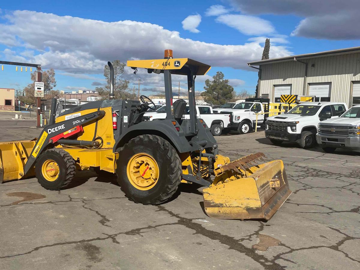 2015 John Deere 210L