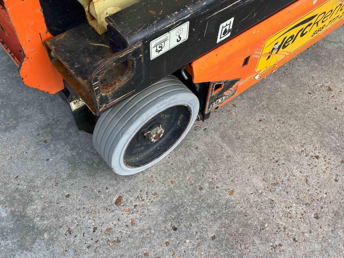 2018 JLG 1932R