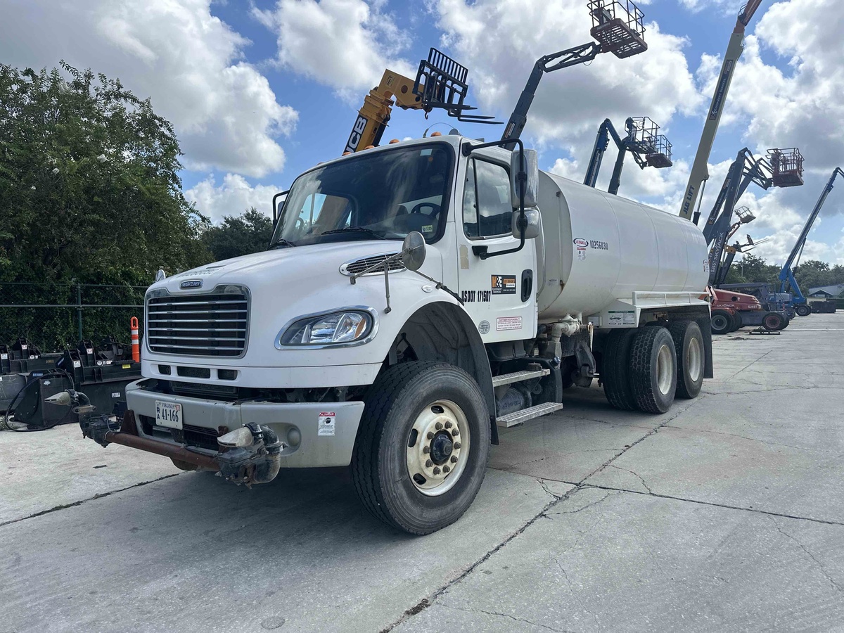 2019 Freightliner M2106