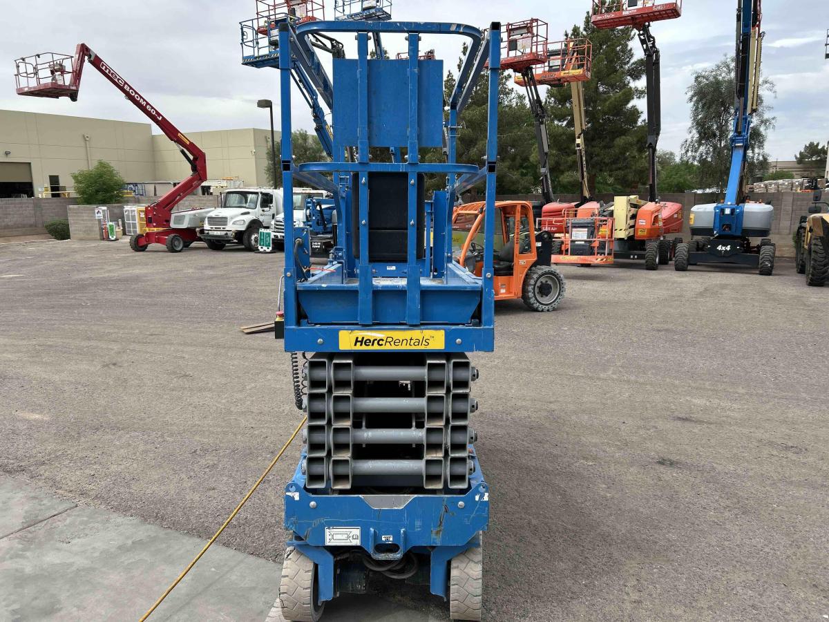 2018 Genie GS-3232