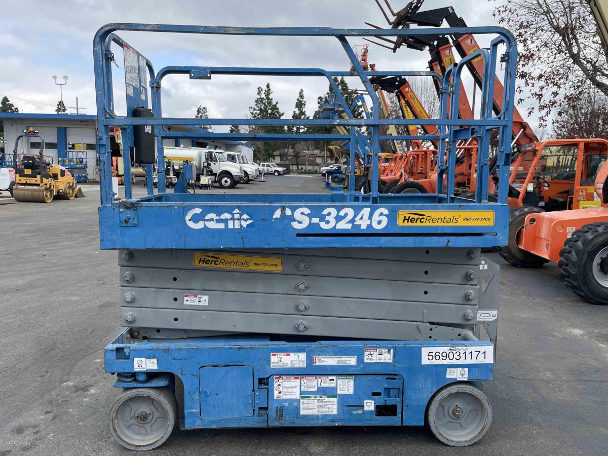 2013 Genie GS-3246