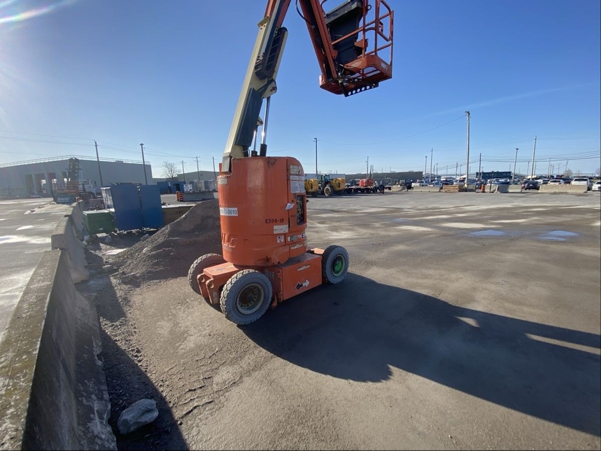 2014 JLG E300AJP-2
