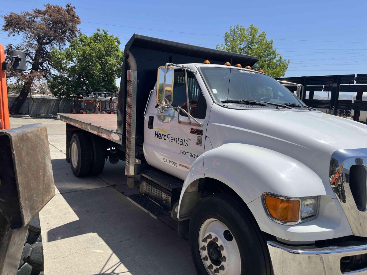 2015 Ford F750-2