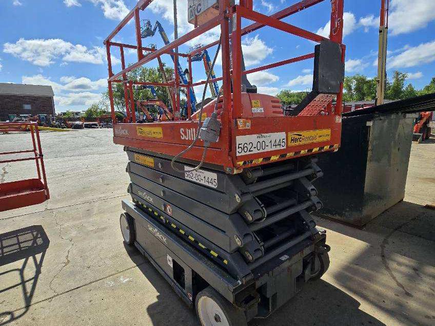 2017 Skyjack SJ4740