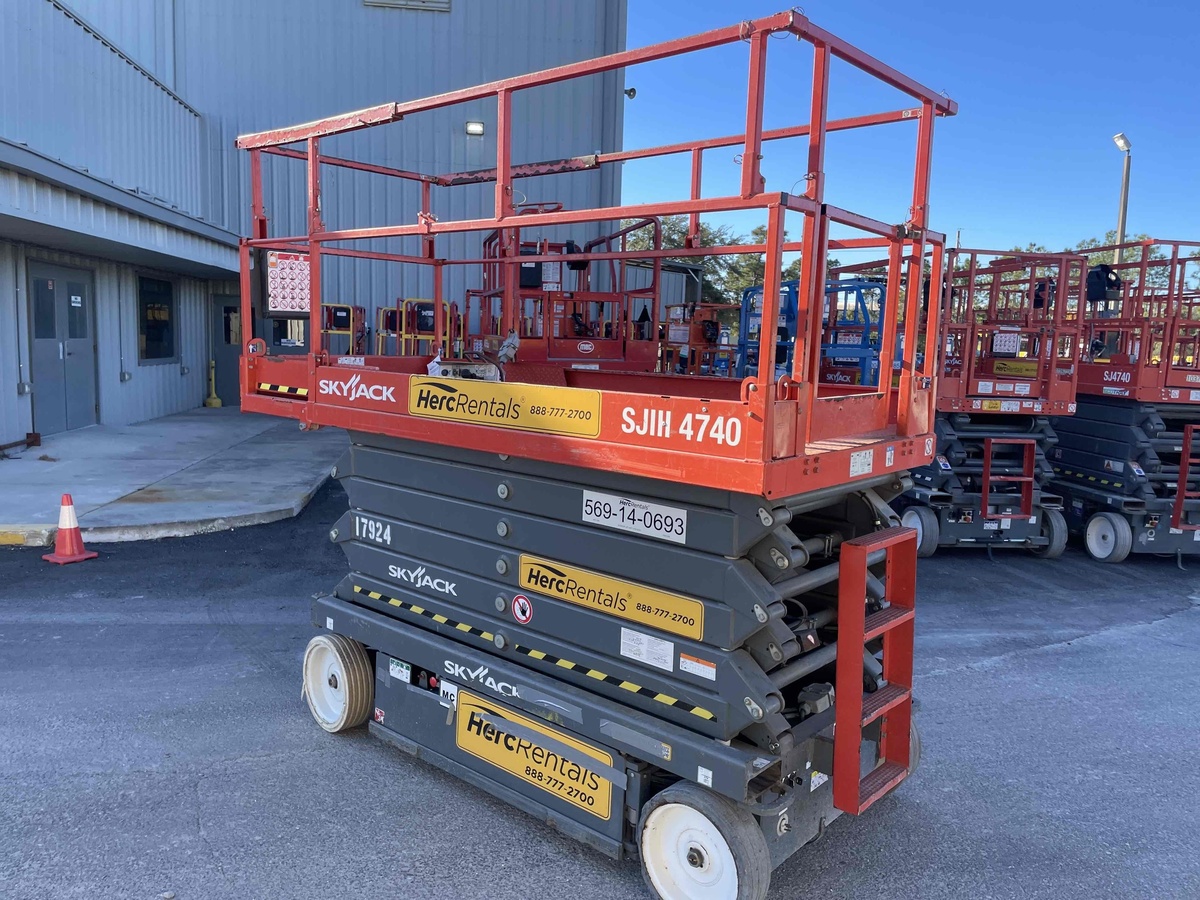 2017 Skyjack SJ4740-2