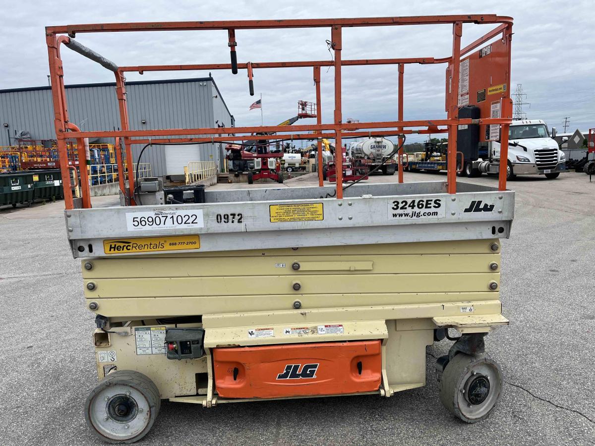 2012 JLG 3246ES