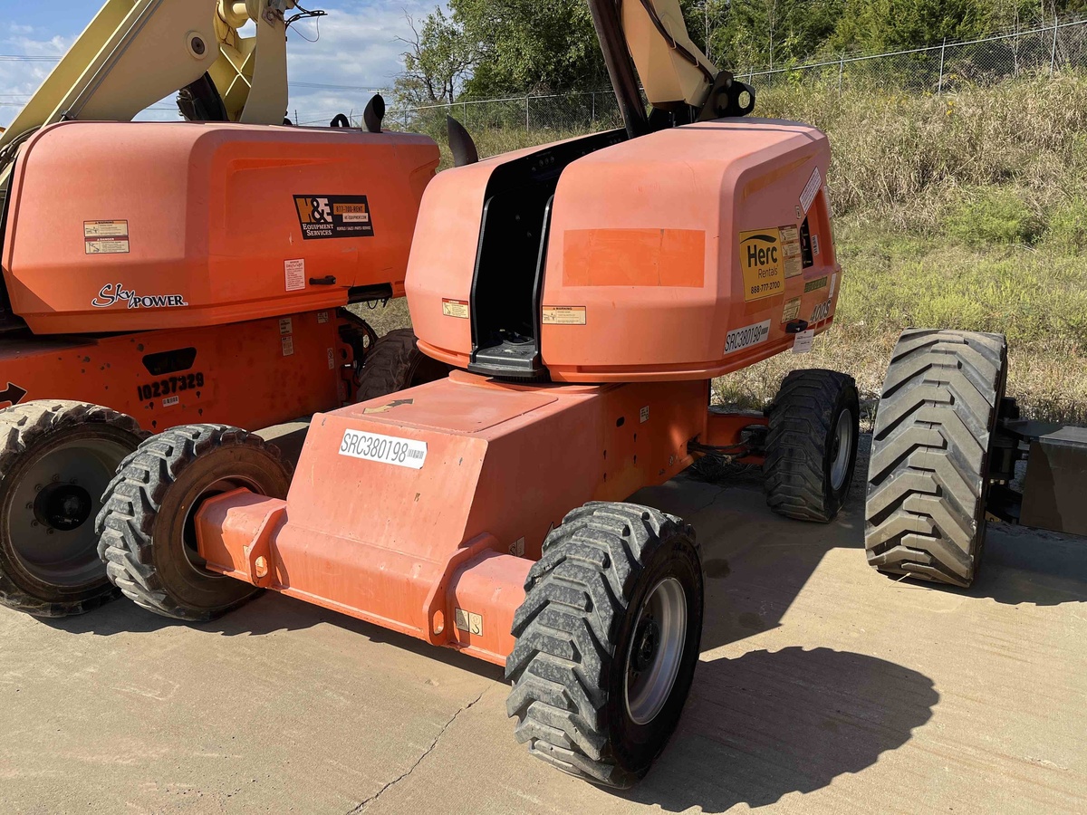 2017 JLG 400S-2