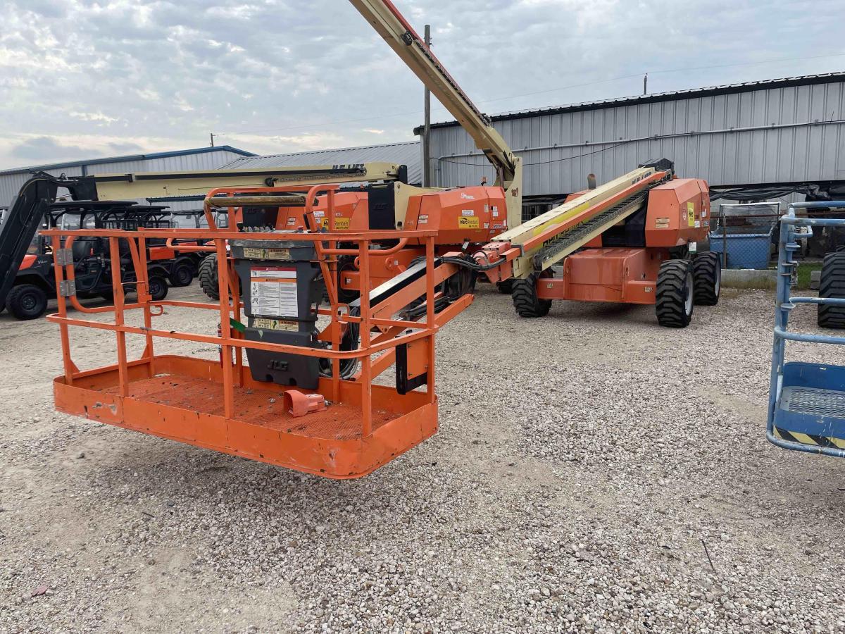 2017 JLG 660SJ