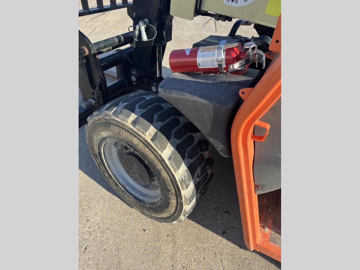 2017 JLG G5-18A