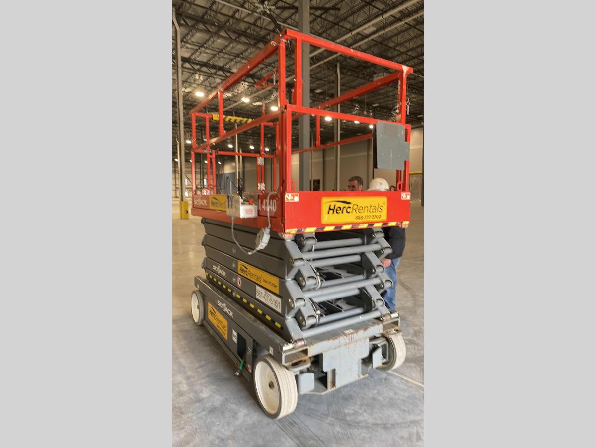 2017 Skyjack SJ4740