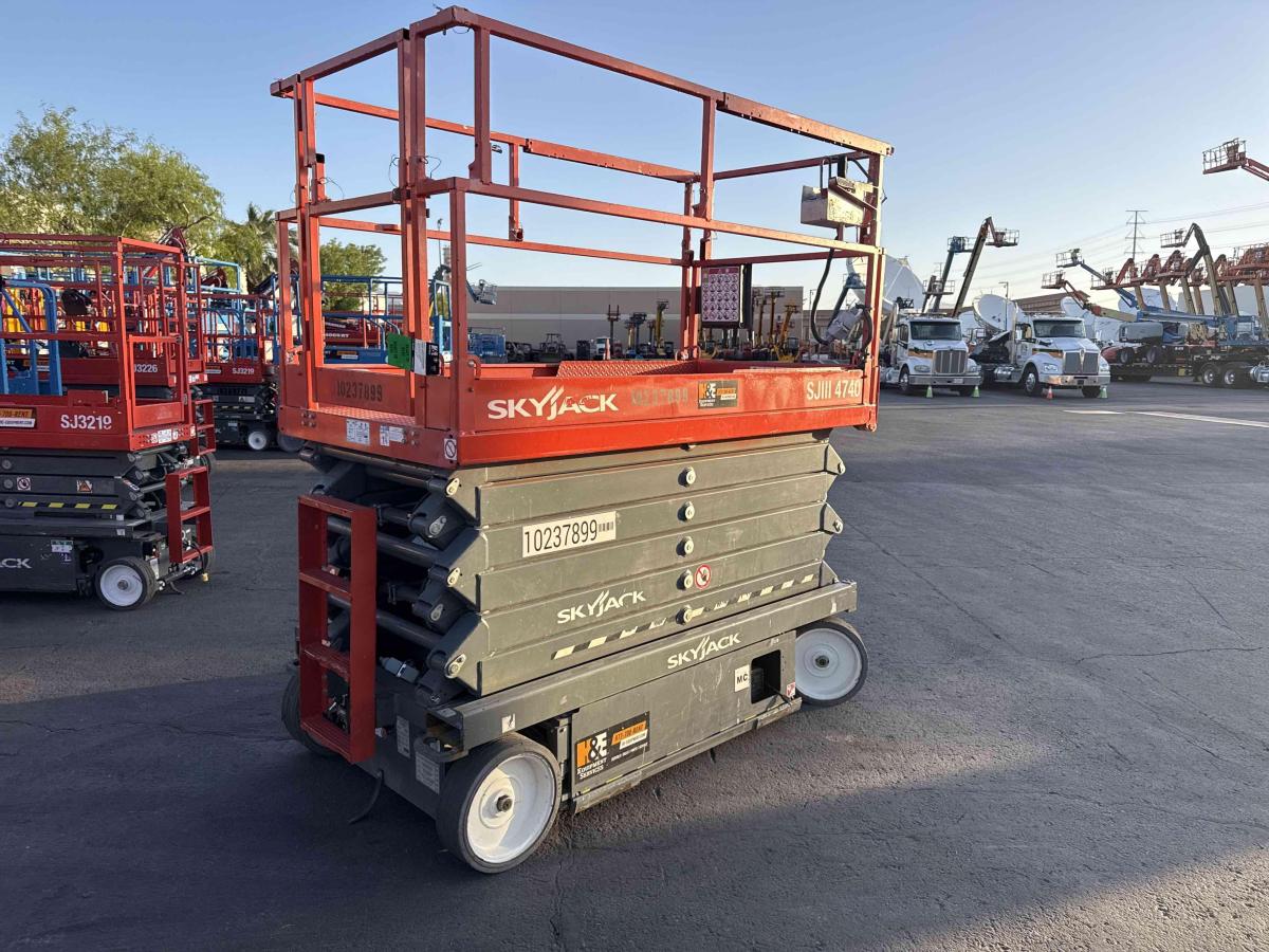 2018 Skyjack SJ4740