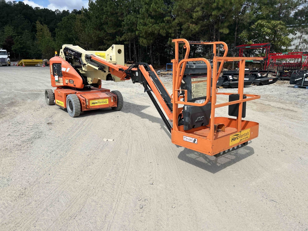2014 JLG E400AJPN