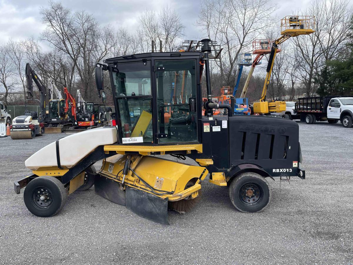 2017 LayMor SweepMaster 400