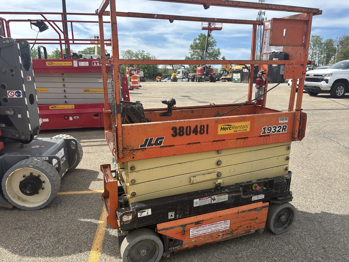 2017 JLG 1932R