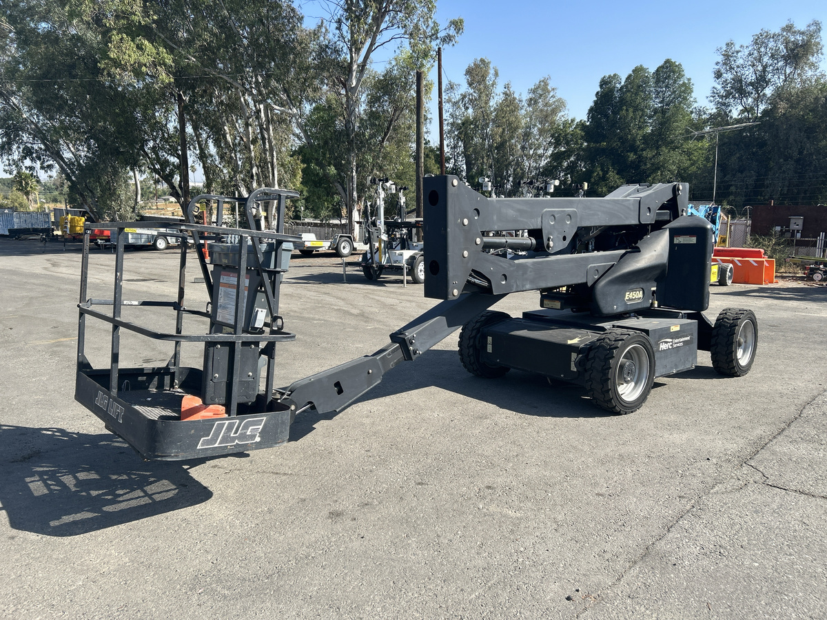 2016 JLG E450A-3