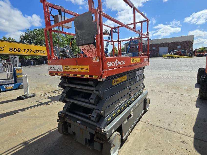 2017 Skyjack SJ4740