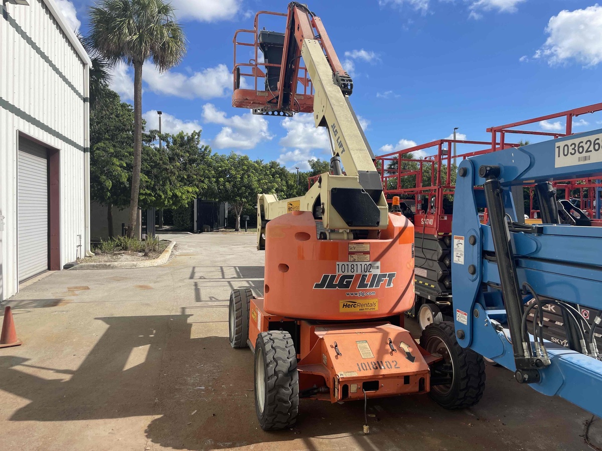 2016 JLG E450AJ-5