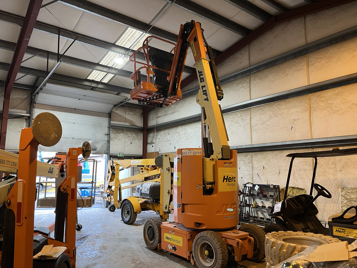 2017 JLG E300AJP