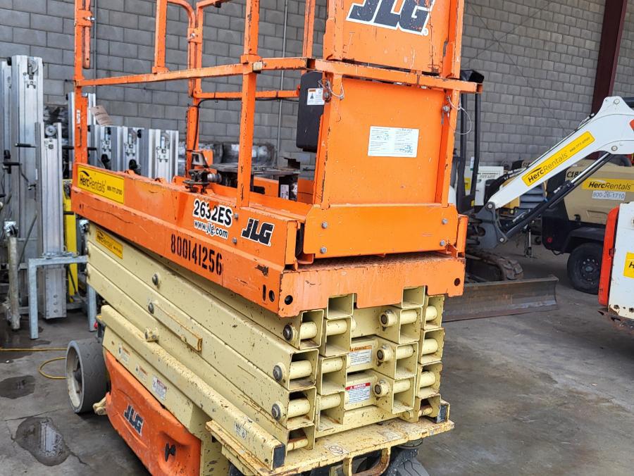 2017 JLG 2632ES