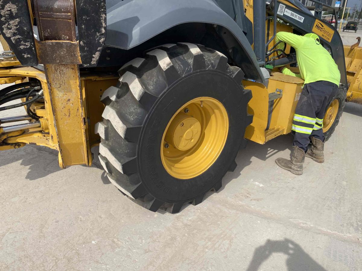 2019 John Deere 310L