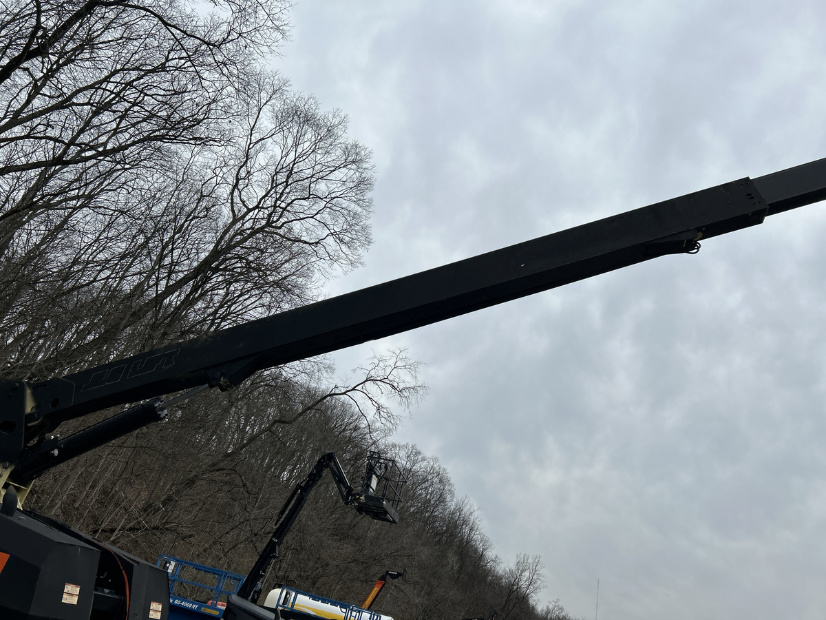 2018 JLG 800S-5