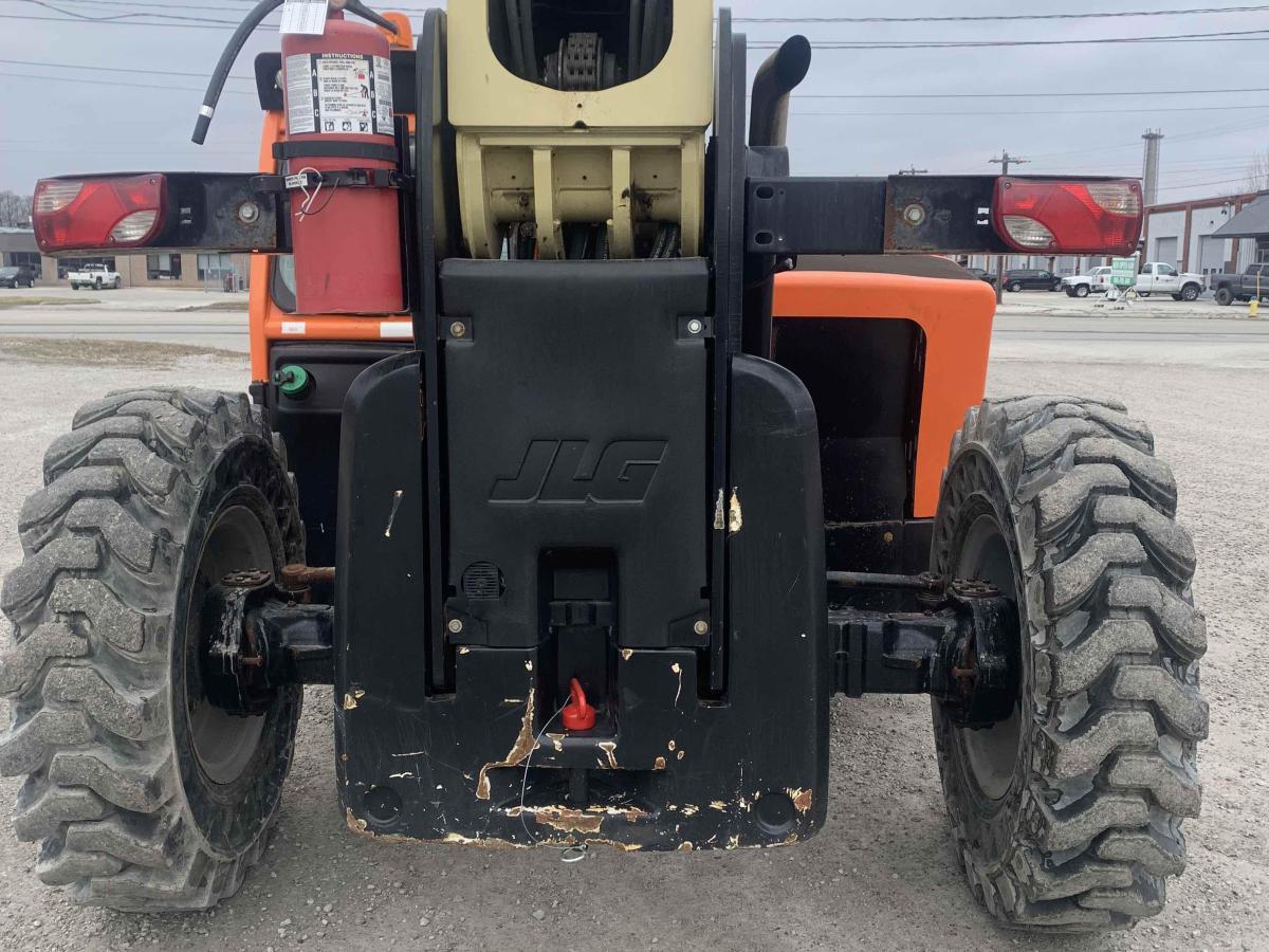 2016 JLG 1055