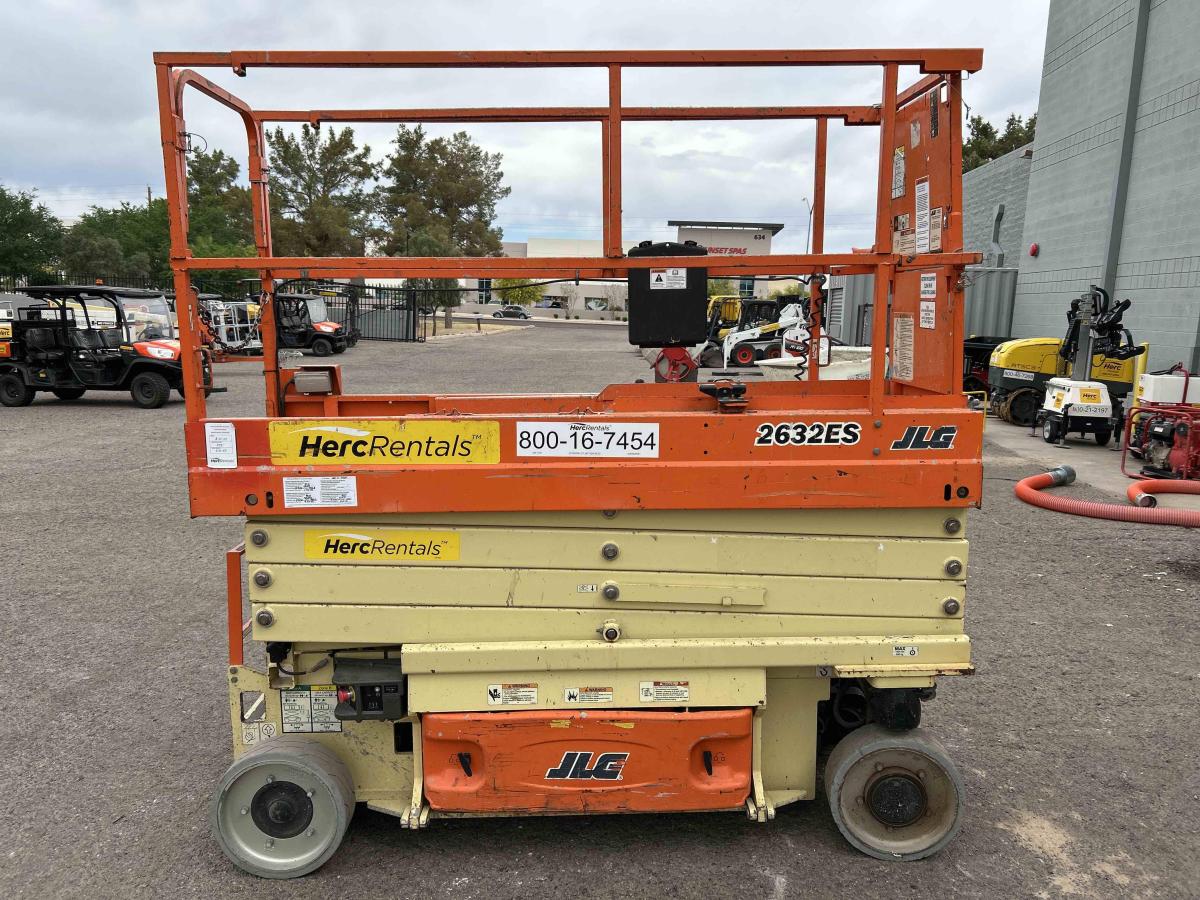 2017 JLG 2632ES