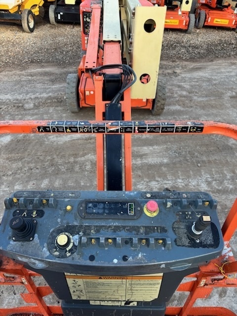 2016 JLG E450AJ-5