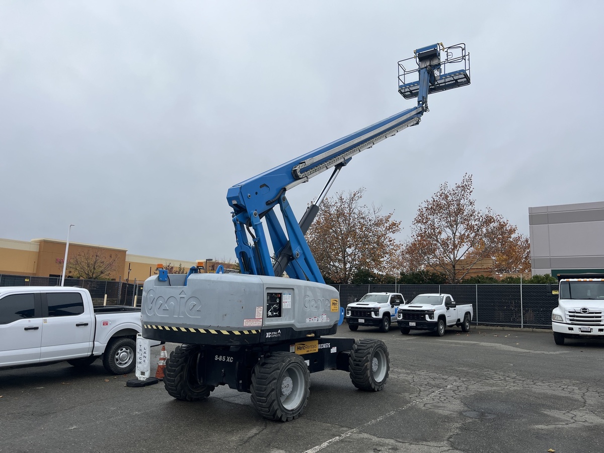 2018 Genie S-85