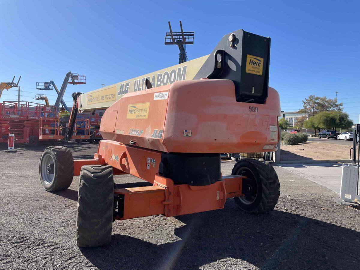 2017 JLG 1200SJP