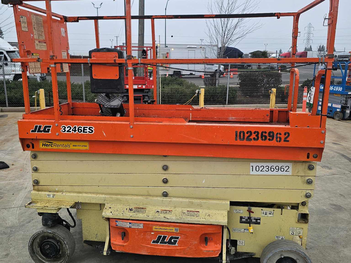 2018 JLG 3246ES-3