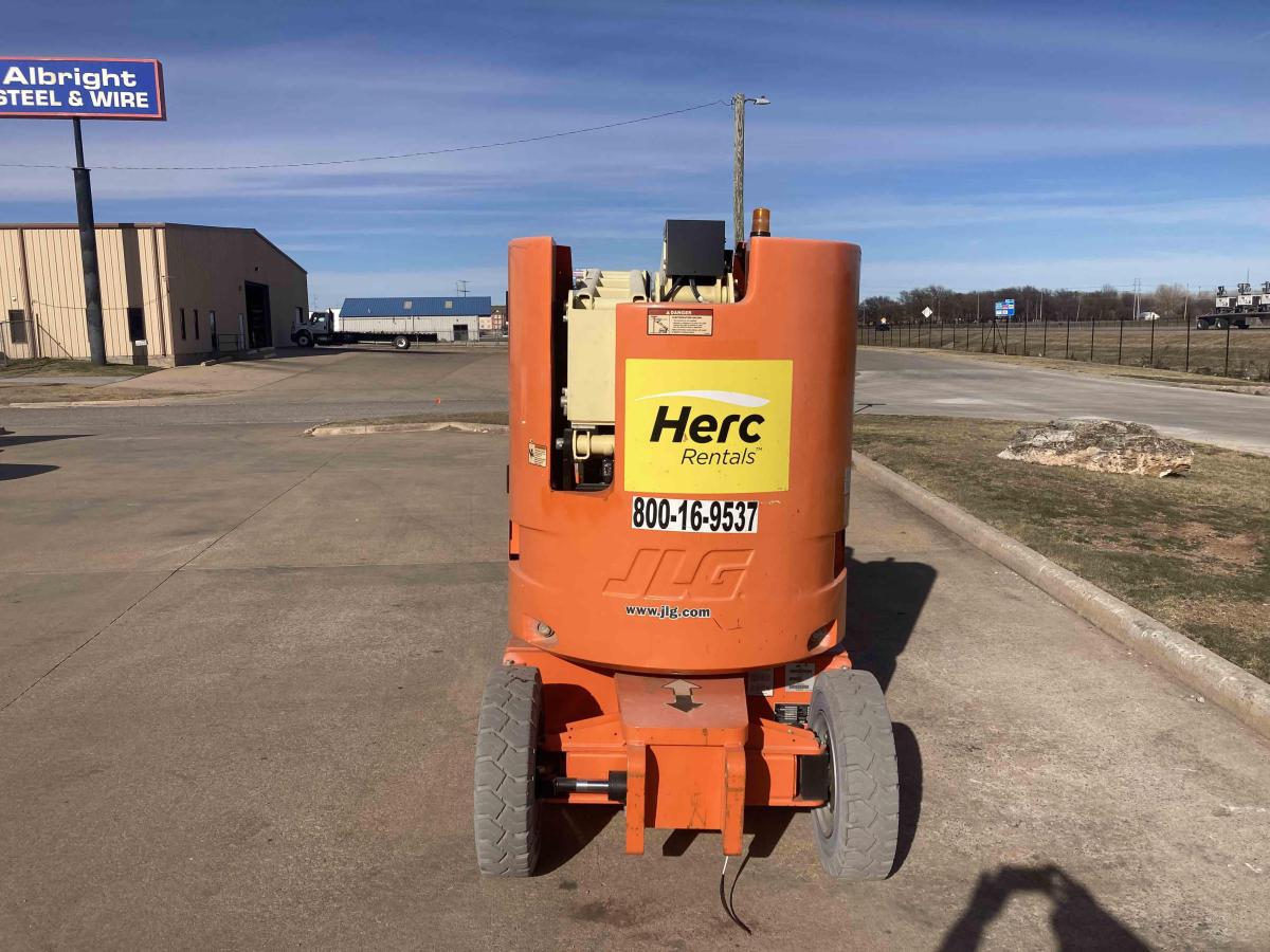 2017 JLG E300AJP