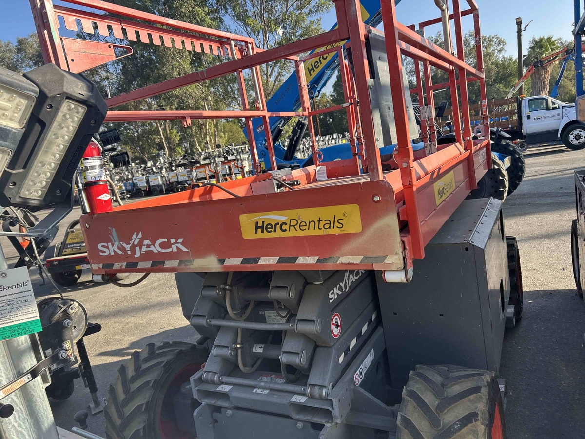2018 Skyjack SJ-6826RT-4