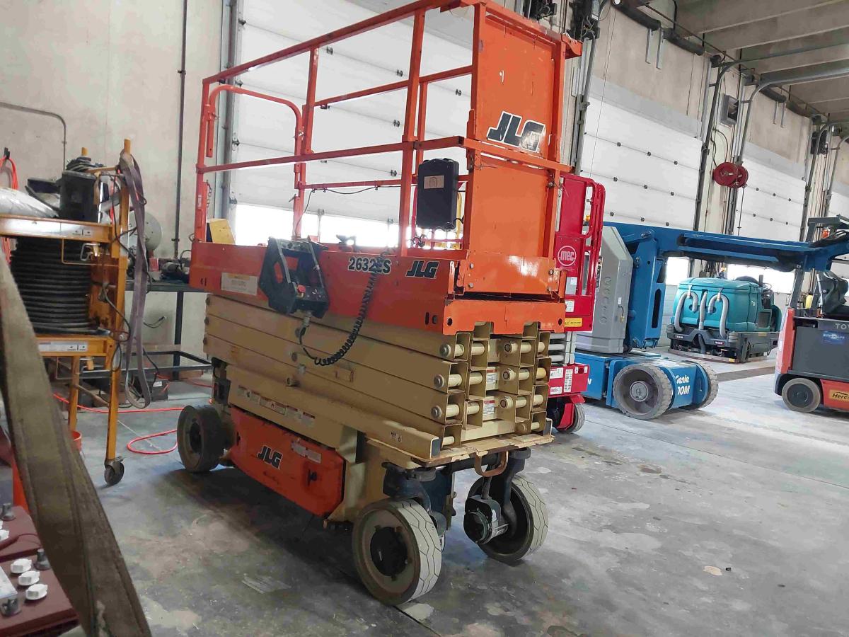 2017 JLG 2632ES