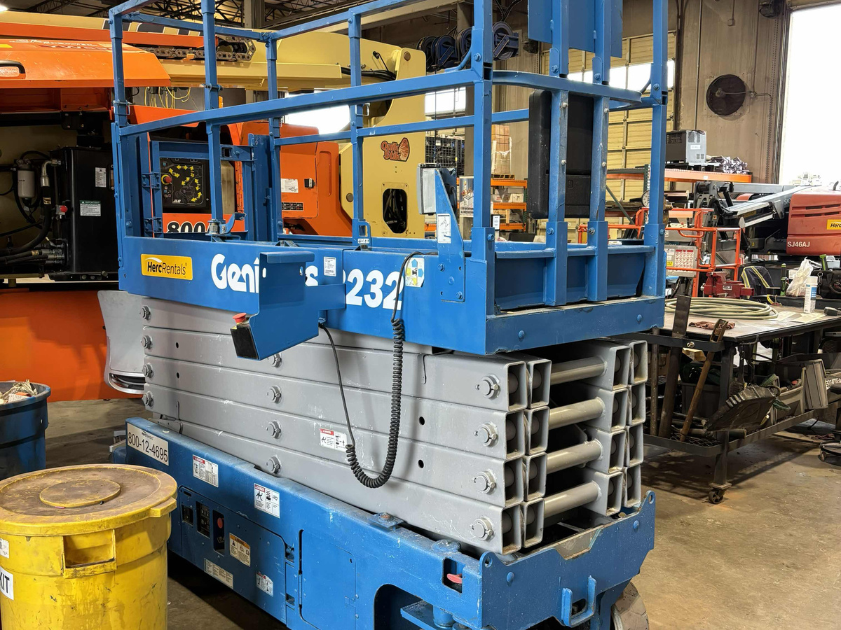 2016 Genie GS-3232
