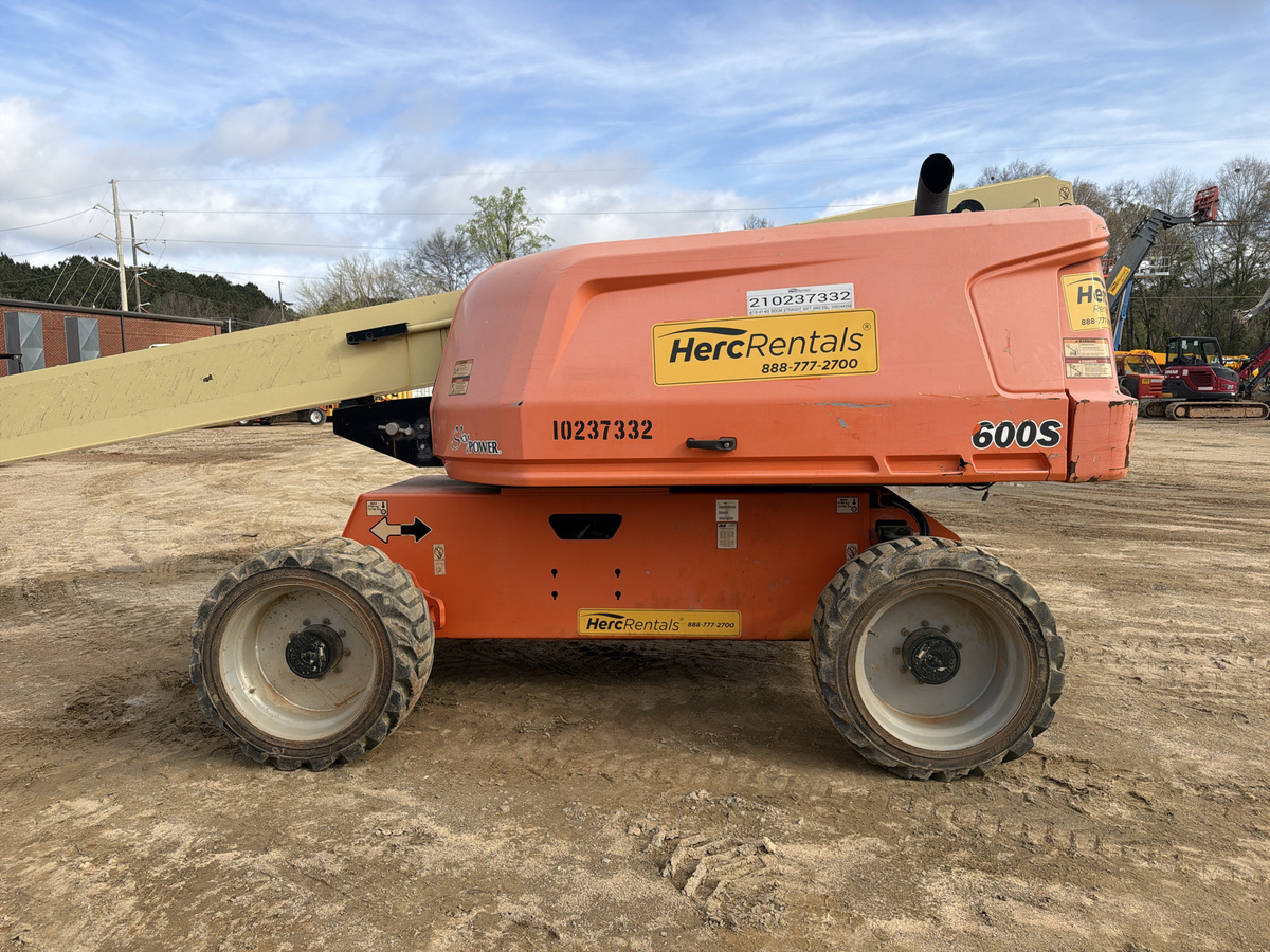 2018 JLG 600S-7