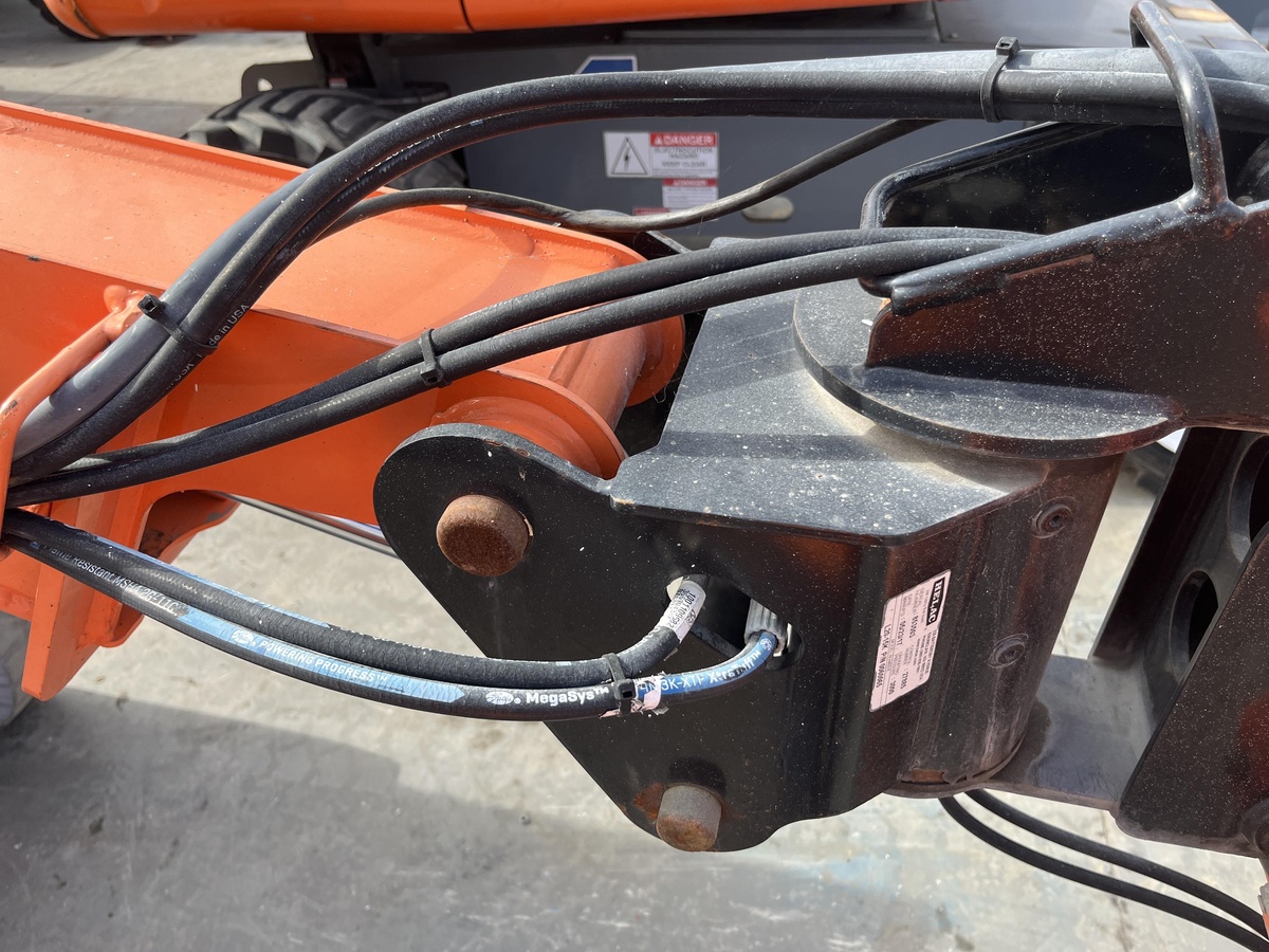 2017 JLG E300AJP-13
